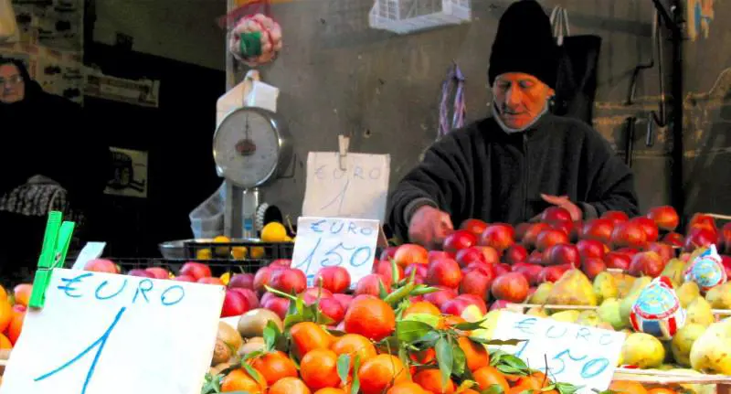 Effetto Tir: gli scaffali si svuotano volano i prezzi di frutta e verdura