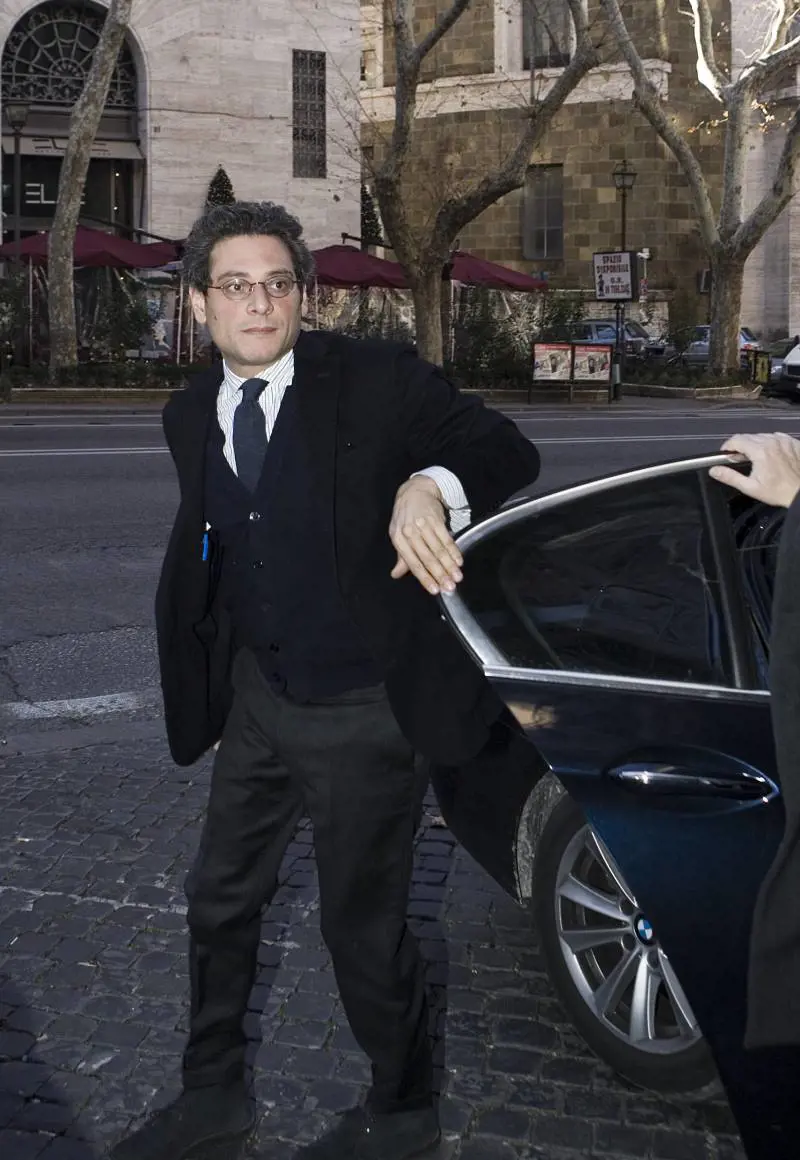 La polemica su Martone È vero: troppi lavativi  "parcheggiati" in aula