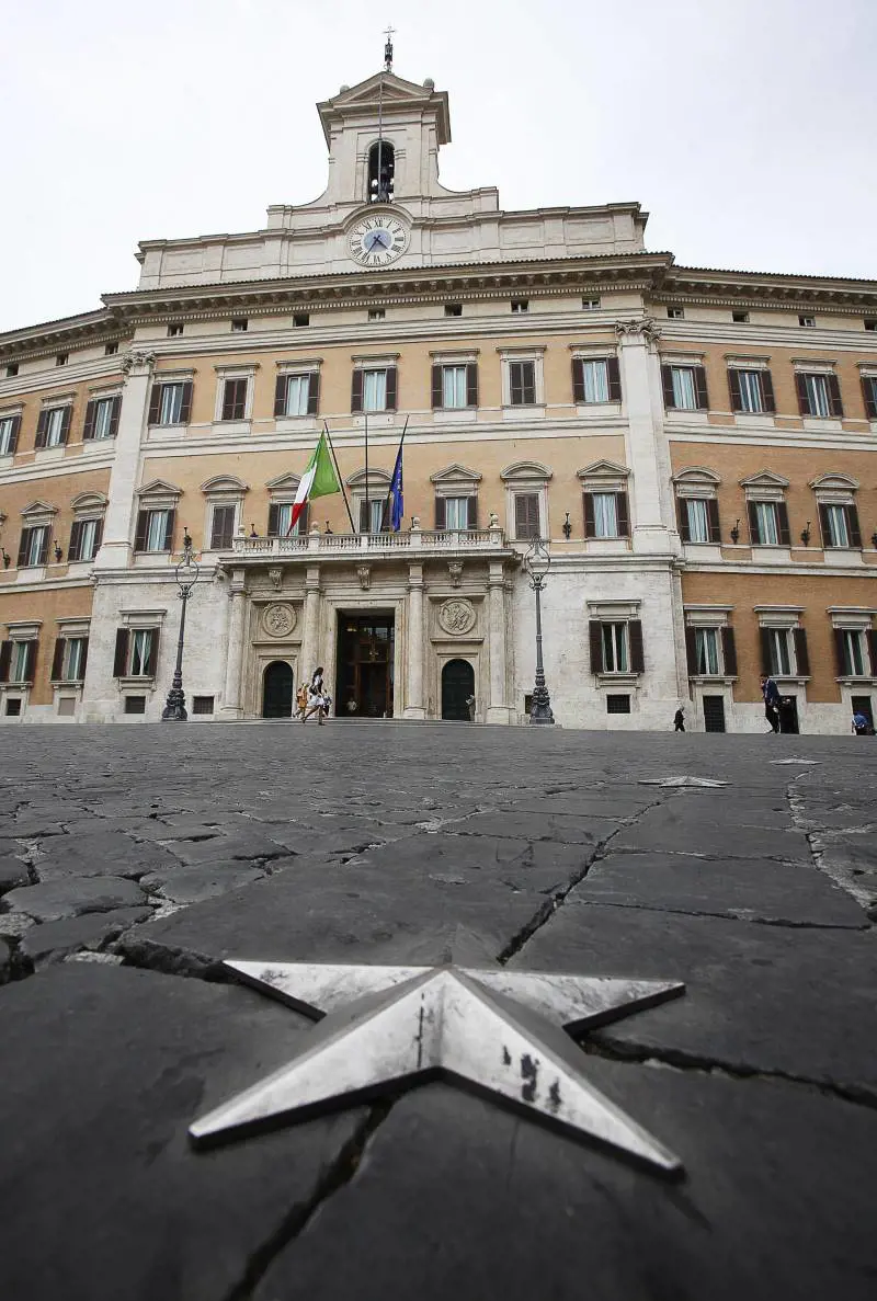 Governo contro super manager Tetto ai maxi stipendi pubblici