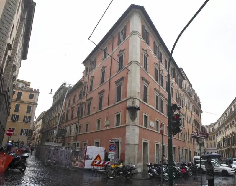 Palazzo d’oro,  ora i pm indagano  sul senatore Conti