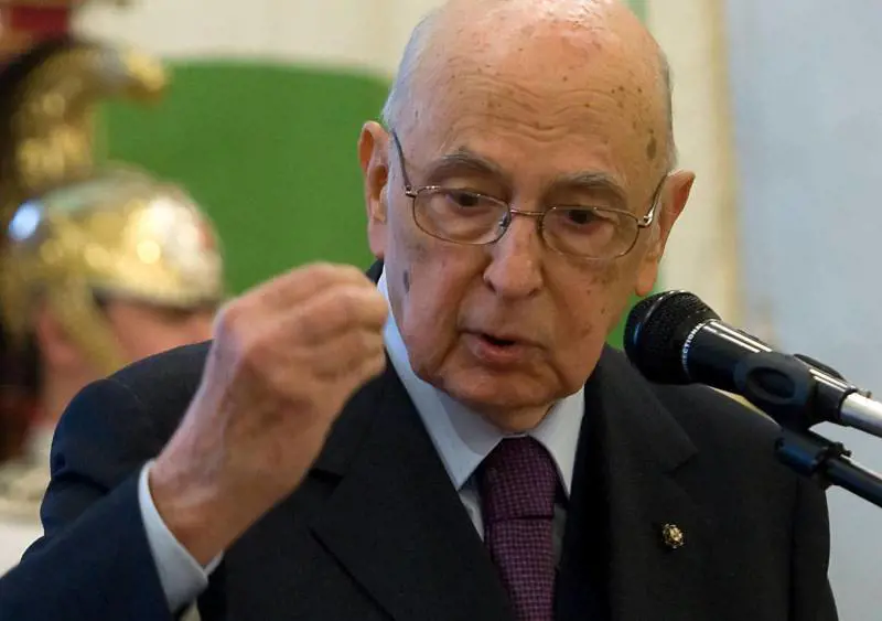 Napolitano: «Battisti torni e sconti la pena»