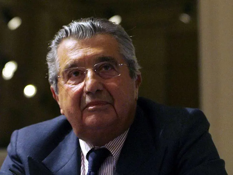 La moglie di Vespa  punge De Benedetti "Lui pagò tangenti"