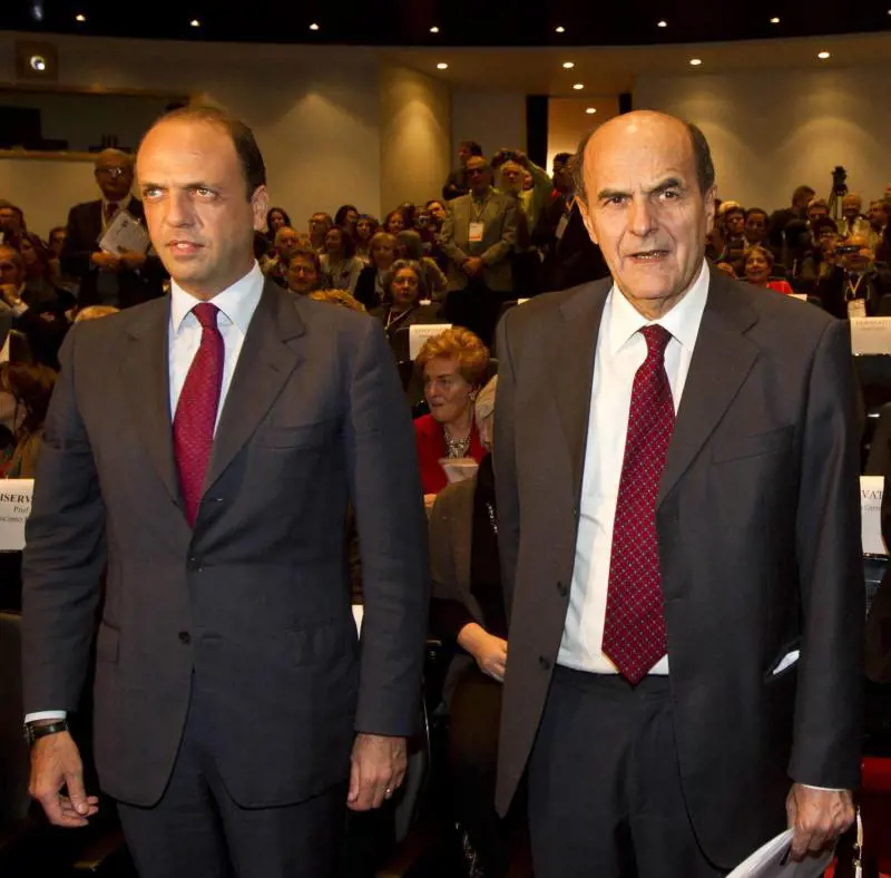 S’invertono le parti:  il Pdl adesso gode  e il Pd minaccia la crisi