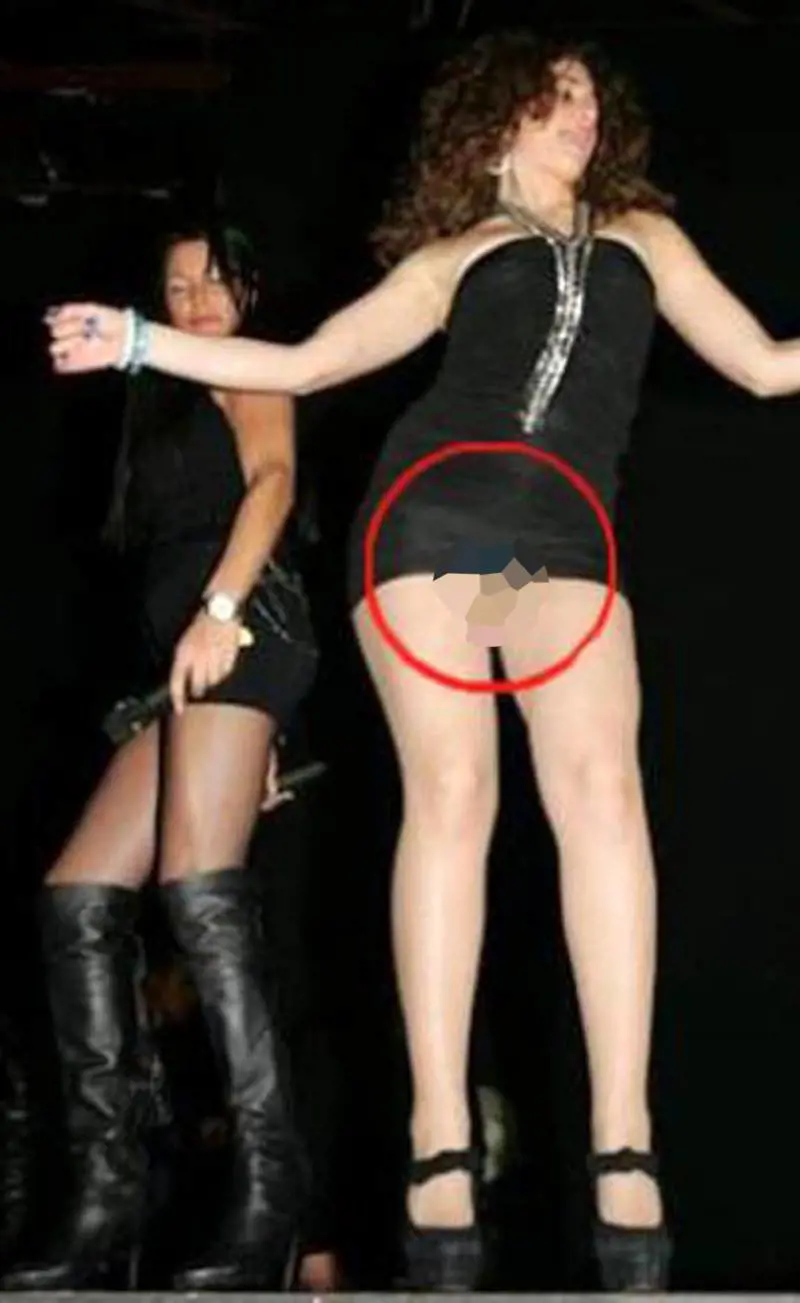 Il bunga bunga del Pd  Festa hard a Napoli