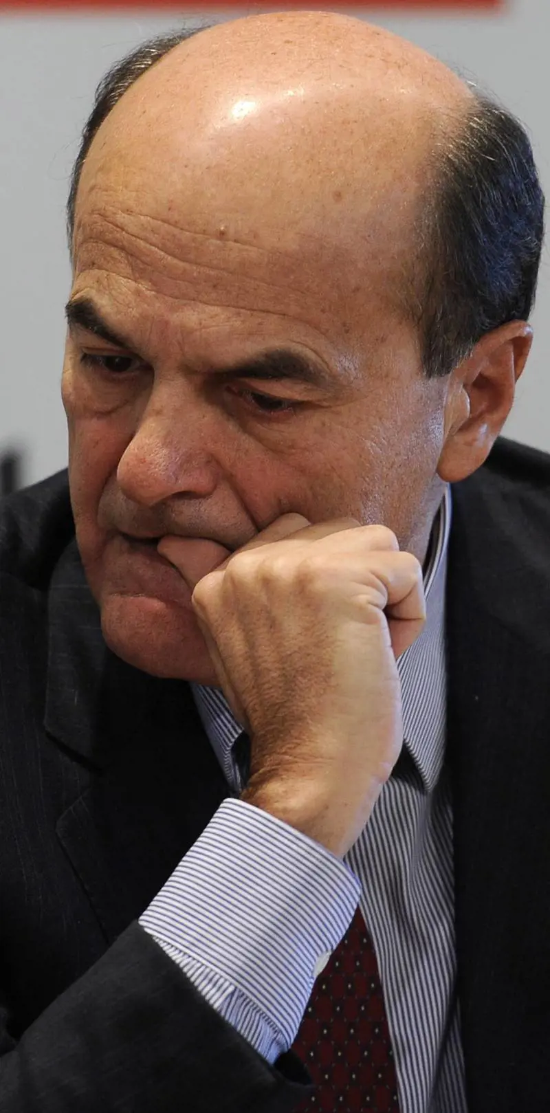 Il segretario pd alle corde  E tra i big del partito  è corsa allo scaricabarile