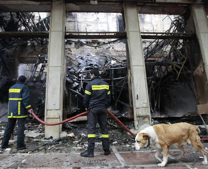 Atene verso il voto anticipato  ma ora Bruxelles vuole garanzie