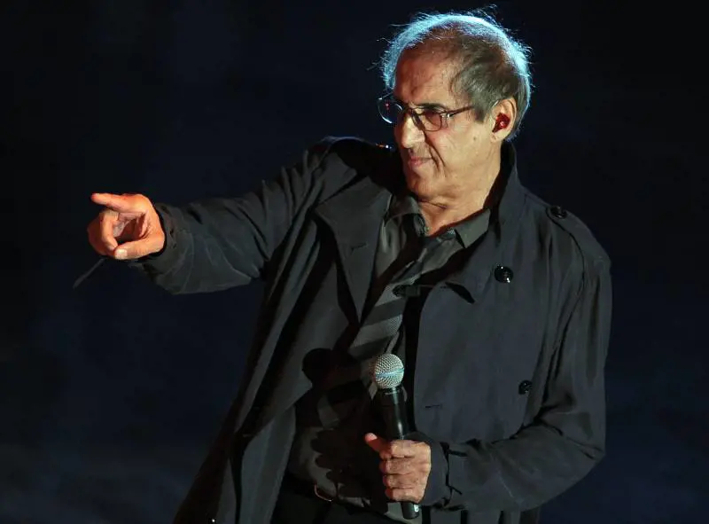 Celentano farnetica e attacca i preti A Sanremo difende solo Santoro e don Gallo