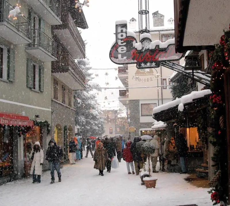 Blitz del Fisco a Courmayeur  I finanzieri arrivano sugli sci