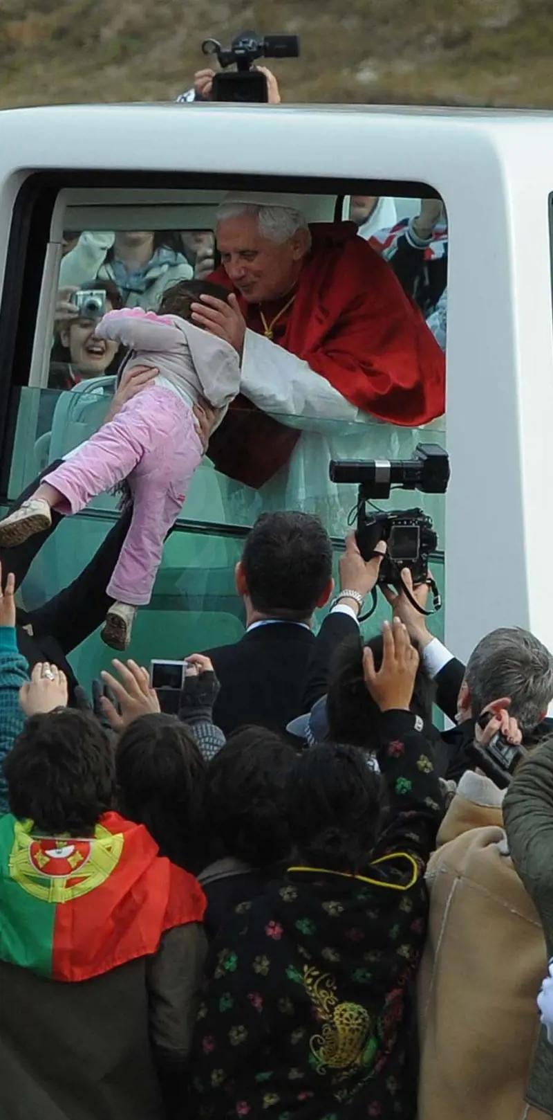 I tre giorni del Papa tra bagni di folla e il concerto alla Scala