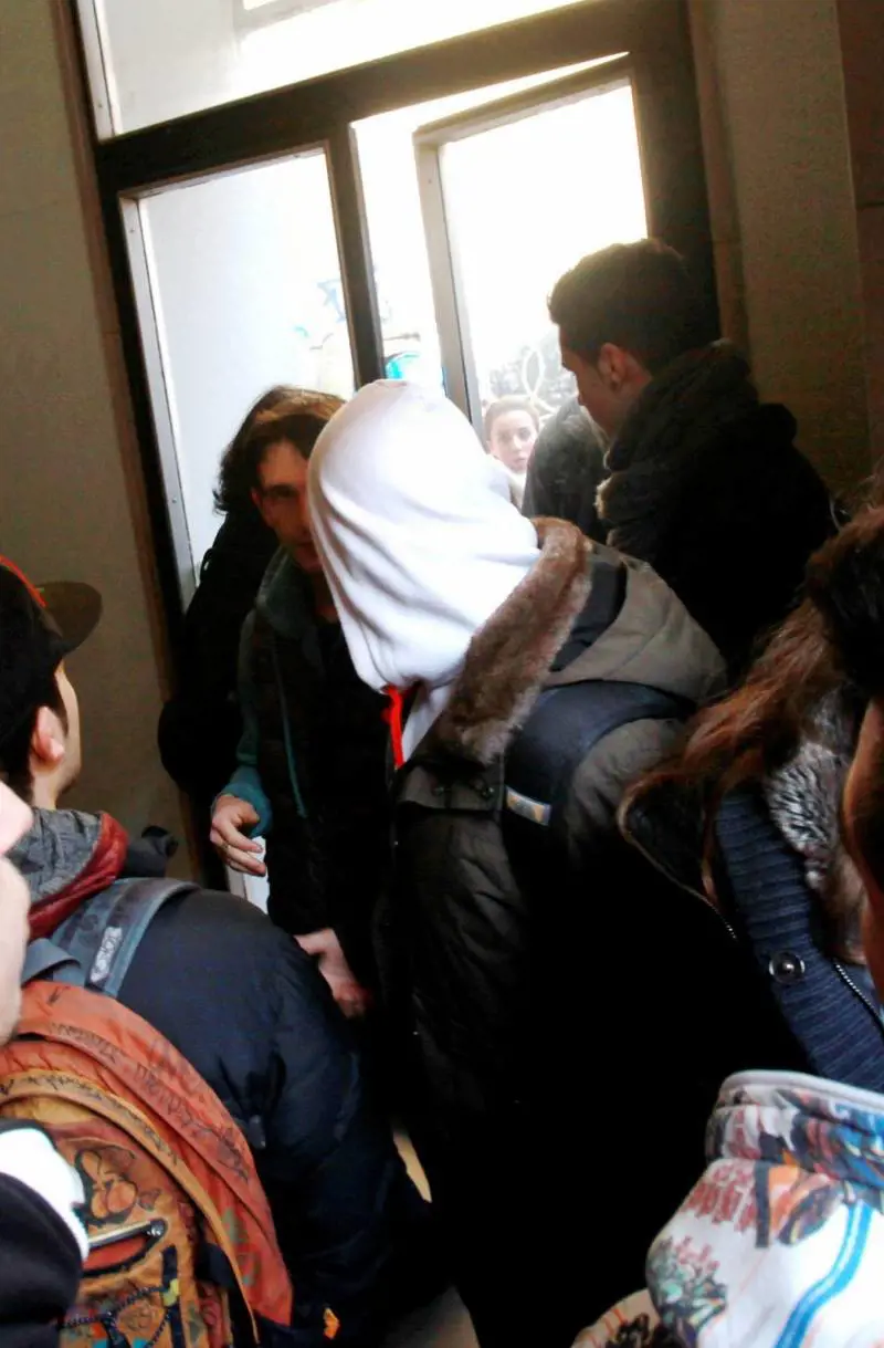 No Tav, blitz e attacchi bloccano treni e metrò Occupato il liceo Brera