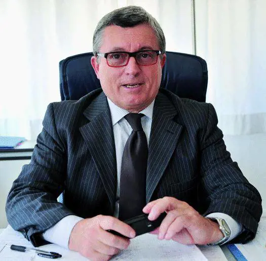 In giro con il camper azzurro per togliere voti alla sinistra