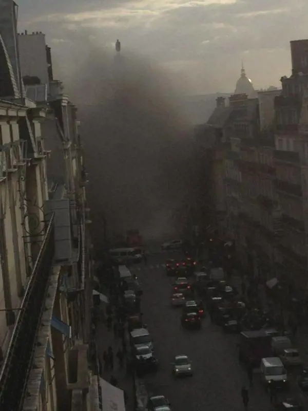 Parigi in fiamme: brucia Place Vendôme Almeno un ferito lieve