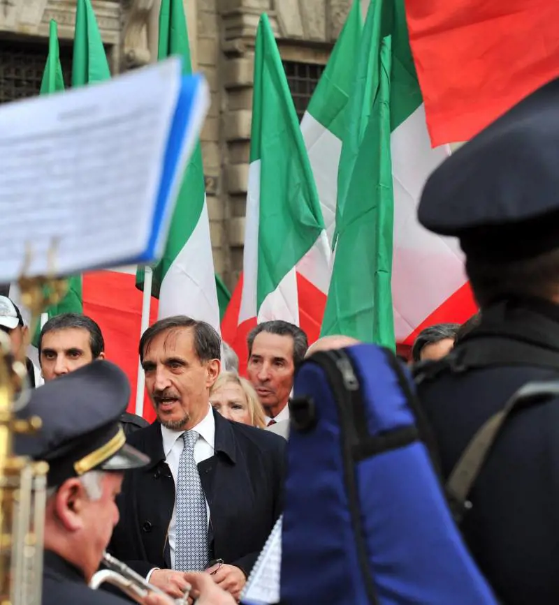 Il Pdl festeggia: «LItalia sè desta e Pisapia dorme»