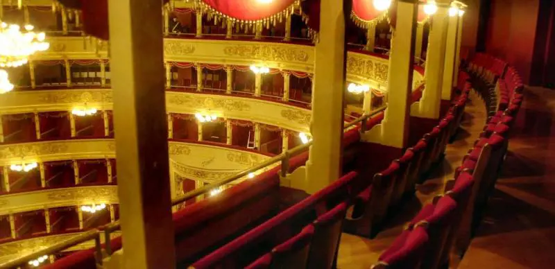 La storia dellarchitetto-costumista che vestì le prime donne