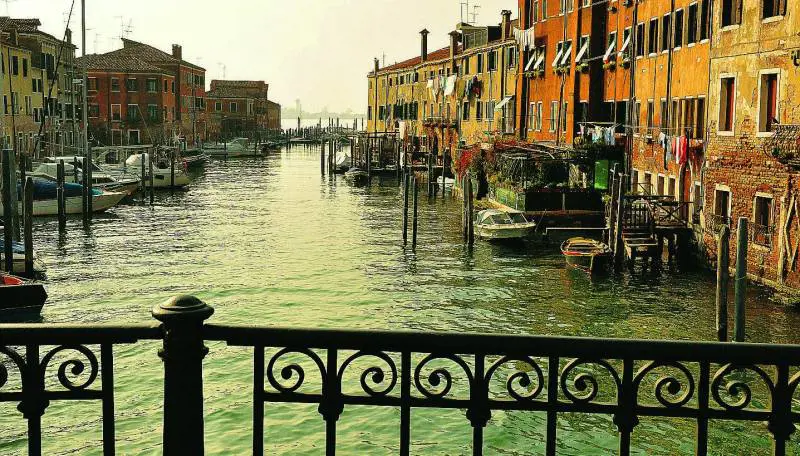 Giudecca nuova Soho di Venezia con il Molino Stucky e la cultura