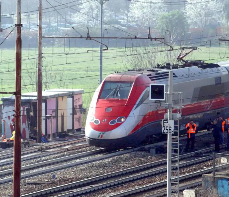 Centraline bruciate a Lambrate: ritardi e un milione di danni