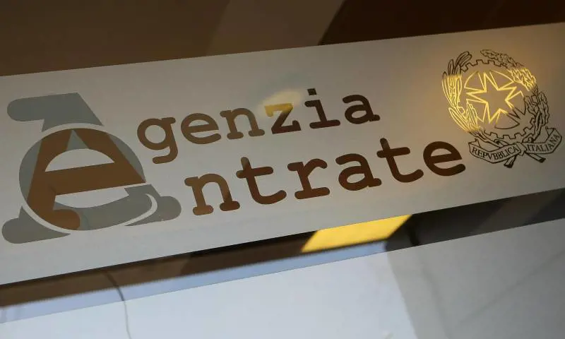 Marcia indietro del governo: no alla black list dei negozi che non emettono scontrino
