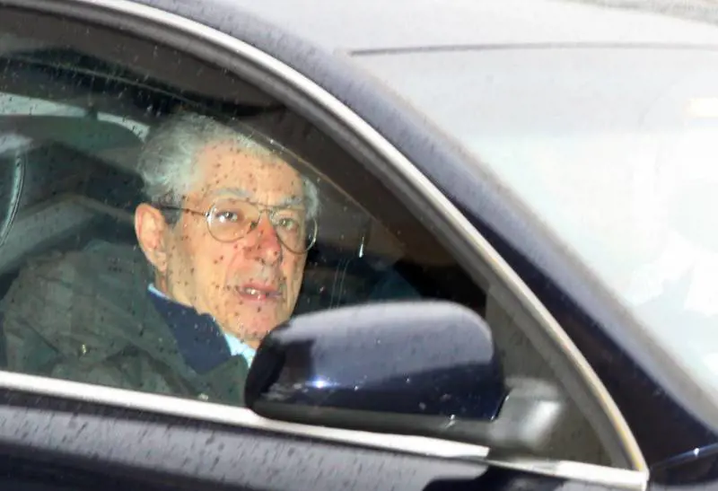 Umberto per ora tace  ma pensa già al futuro:  scelto il nuovo tesoriere