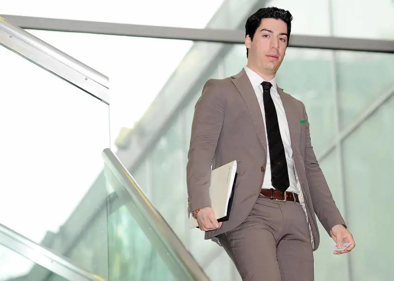 Il Trota dei padani che sguazza con papà fra auto, calcio e pupe