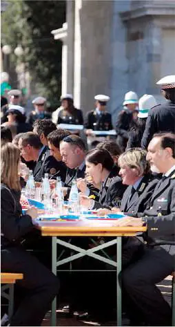 Pisapia trasforma i ghisa in giurati a Masterchef