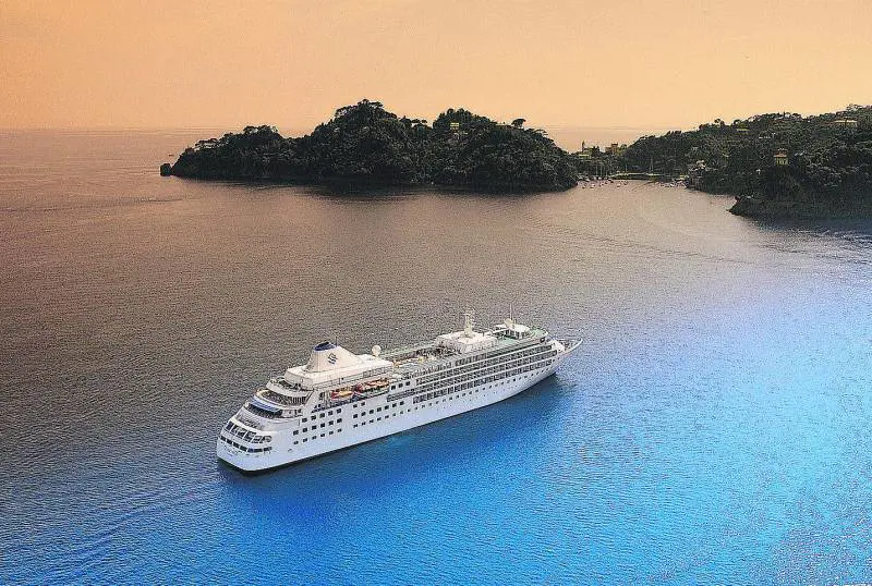 Crociera d'autore tra le isole con il maggiordomo al seguito