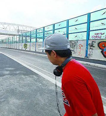 Il ponte per le bici pagato e mai finito