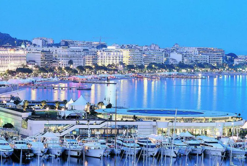 Sulla Costa Azzurra per una «vie en rose» Dove il Mediterraneo diventa di classe