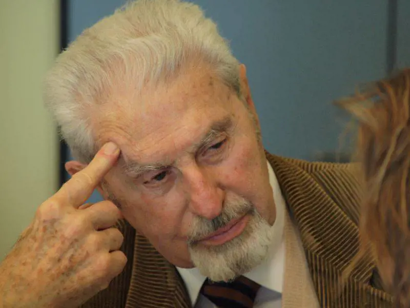 Crisi, Segre: "Il suicidio è un atto di guerra"