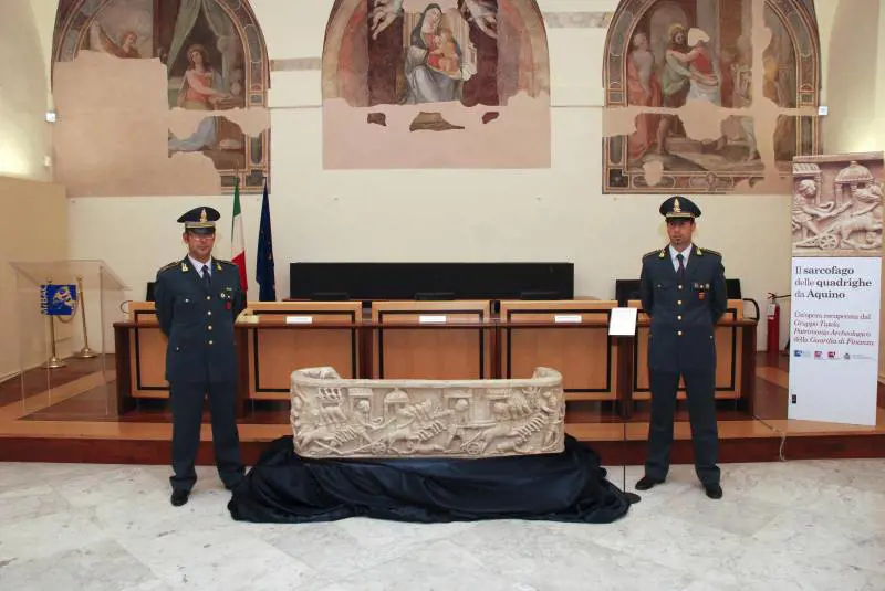 Recuperato il sarcofago delle Quadrighe di Aquino