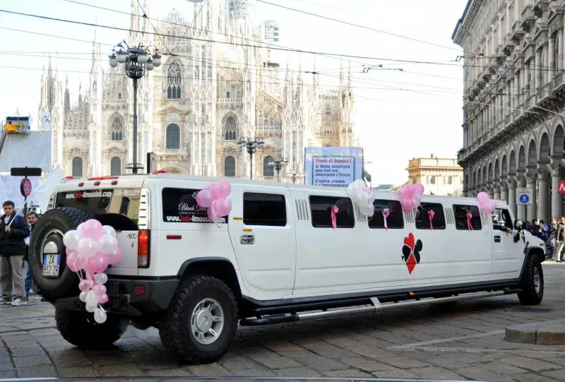 Limousine come alcove Sesso e spogliarelli a duecento euro l'ora
