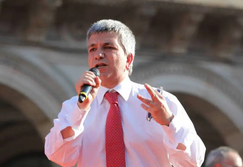 Vendola spacca il centrosinistra: "Mi candido alle primarie" 