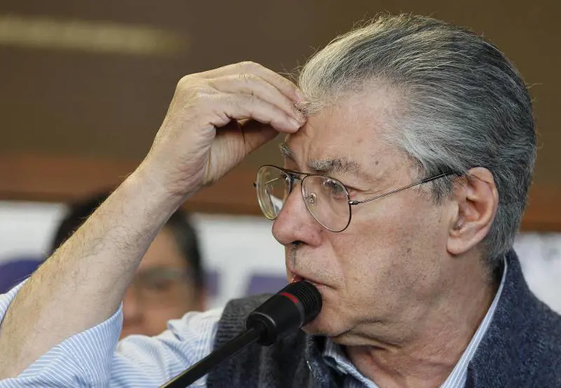 Bossi contro Manzoni: "Una canaglia" I promessi sposi? Un mattone