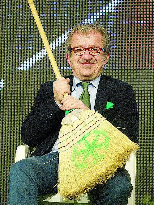 Maroni va in Sardegna ma non è il benvenuto: «Ci scrocca l'ormeggio»