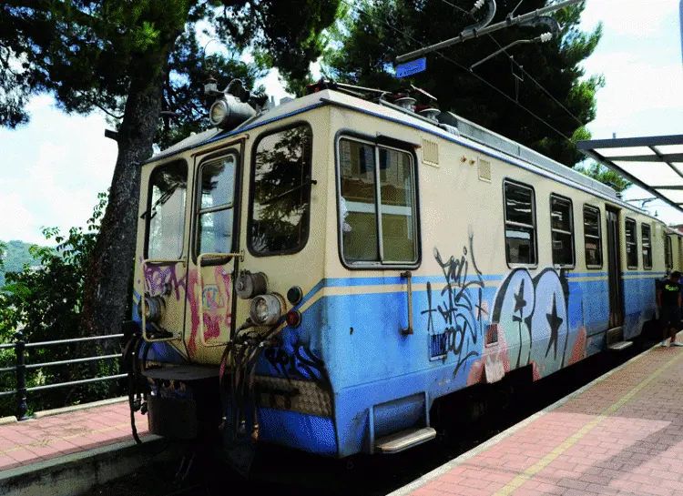 Il trenino che di bello ha solo il panorama