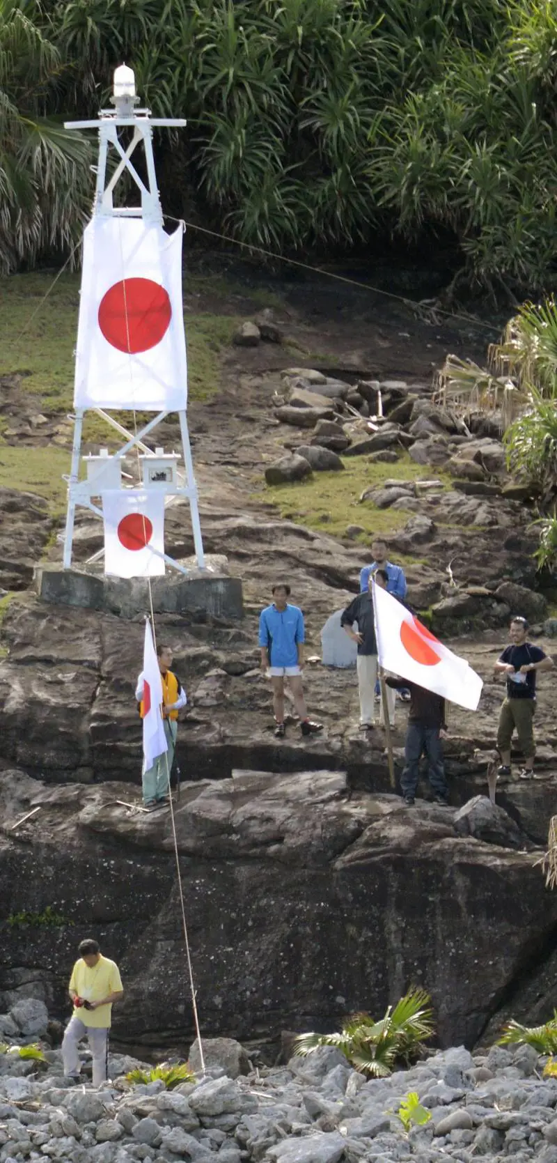 Isole contese da Pechino e Tokio guerra a colpi di navi e bandiere