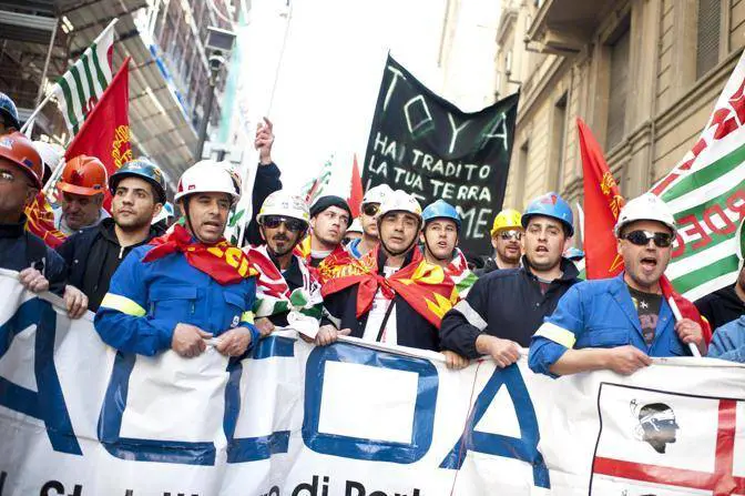 Alcoa, levato il blocco all'aeroporto di Cagliari
