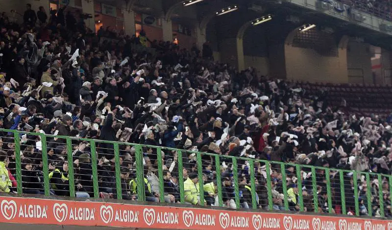 Il calcio stoppa i politici: basta stadio gratis