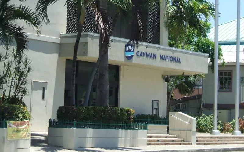 Arrivano le tasse: è rivolta alle Cayman