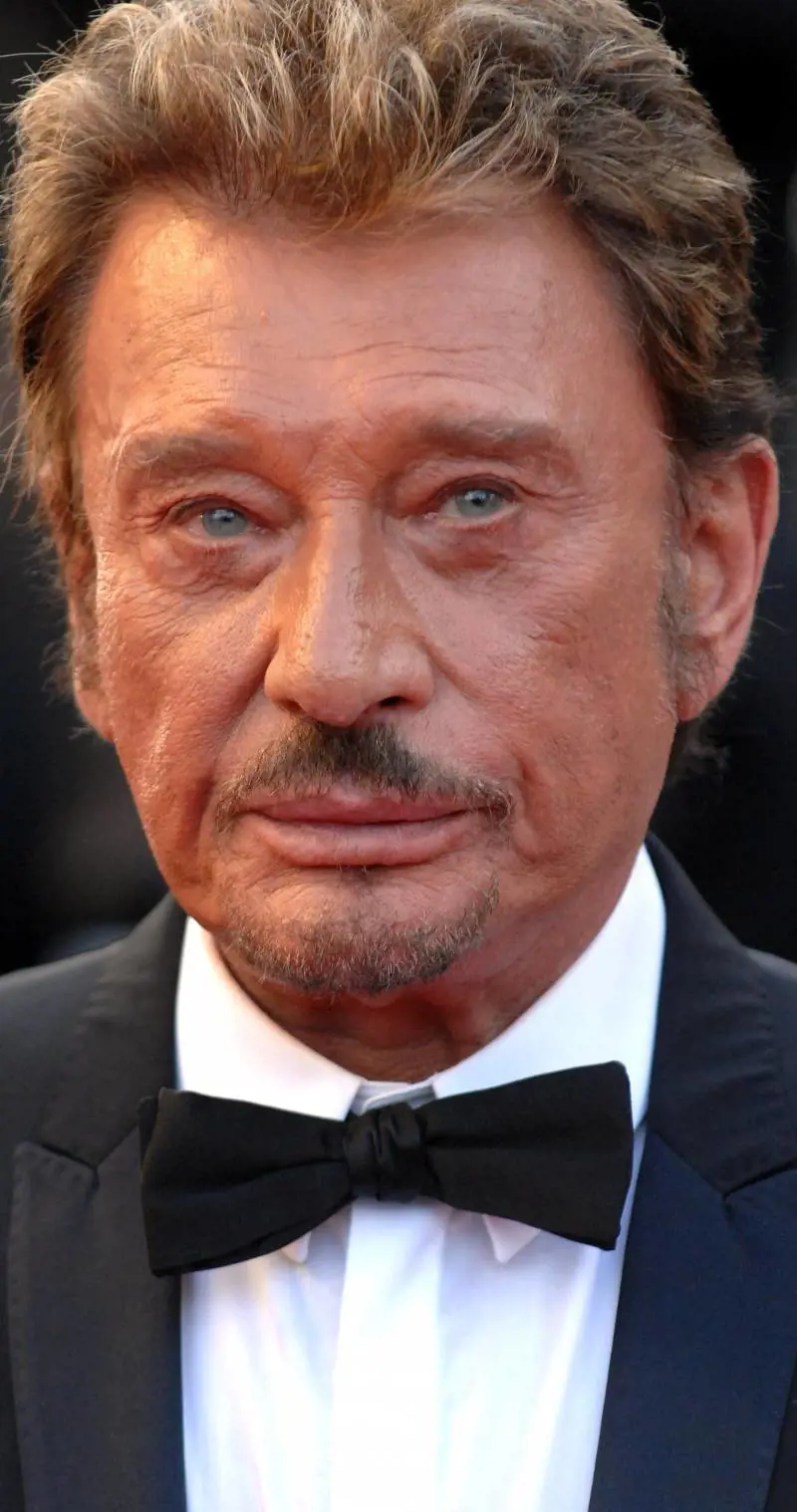 Hallyday in ospedale, cuore ballerino