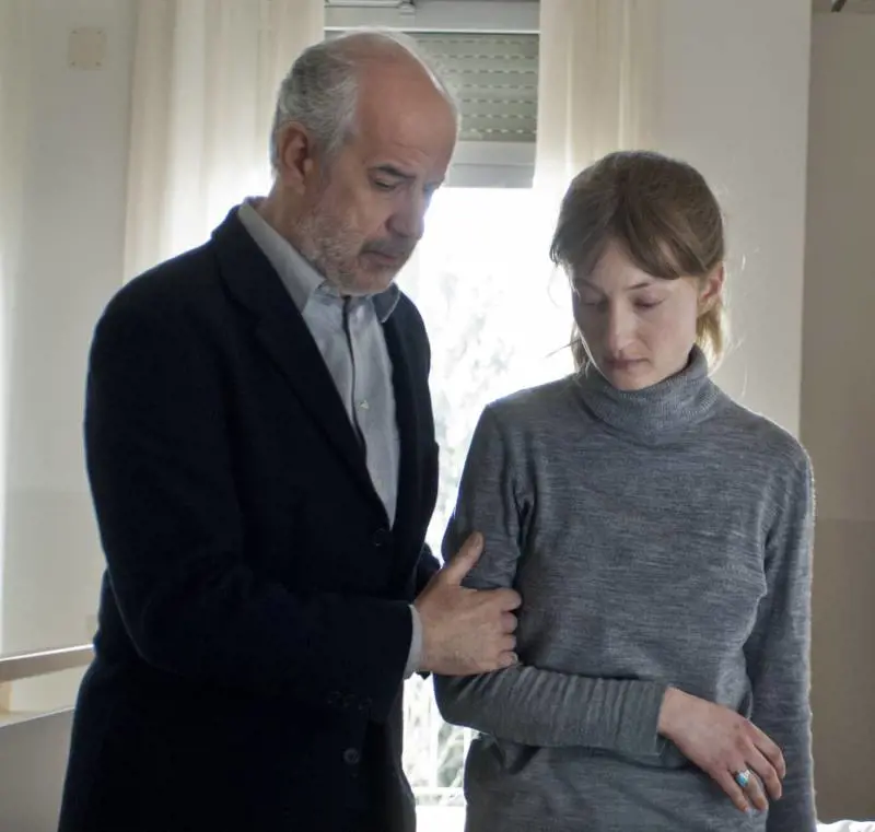 Una scena del film "Bella addormentata"