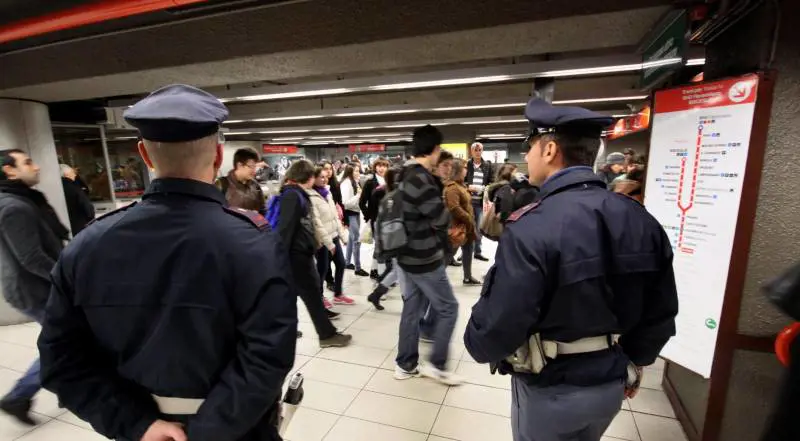 Giovane, seriale (e straniero): identikit del maniaco in metrò