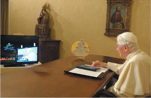 Tweet, iPad e blog Ora il Vaticano benedice i "miracoli" tecnologici