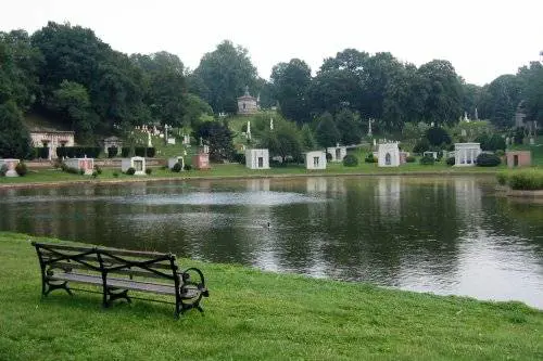 Nuovo trend turistico nella Grande mela: il giro dei cimiteri