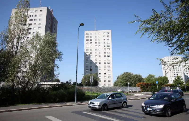 Uccide la compagna a coltellate: era incinta