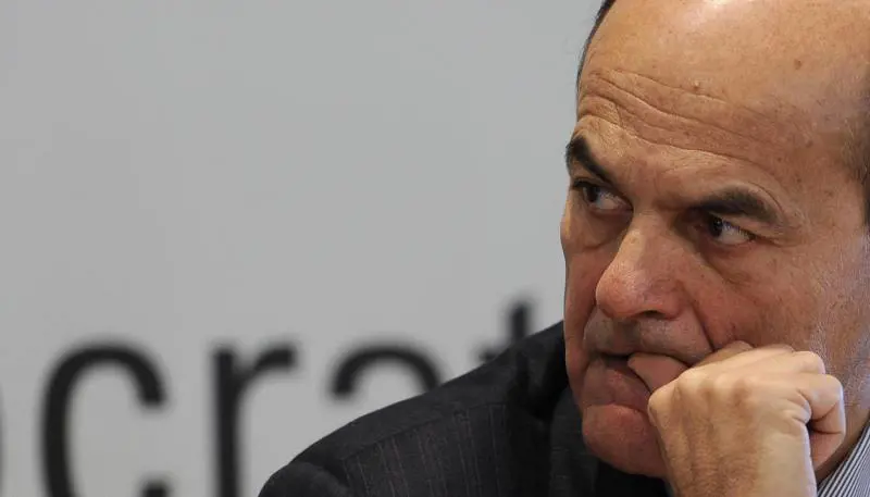 Ricatti e aut aut: Bersani sotto assedio