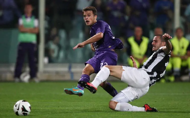 Adem Ljajic, contrastato da Bonucci