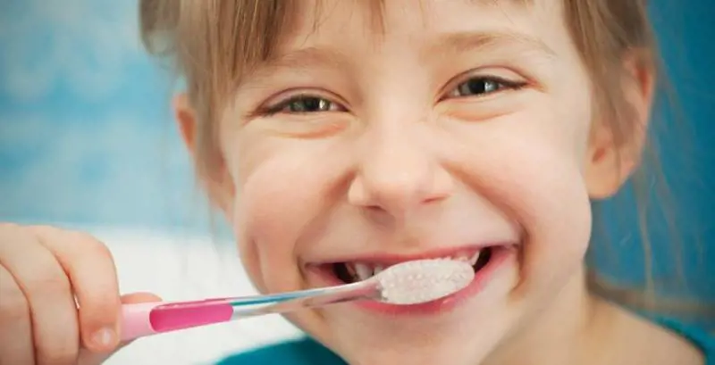 Visite gratuite dal dentista per tutto il mese d'ottobre LA CARIE Ancora oggi interessa il 21 per cento degli  italiani fino 4 anni