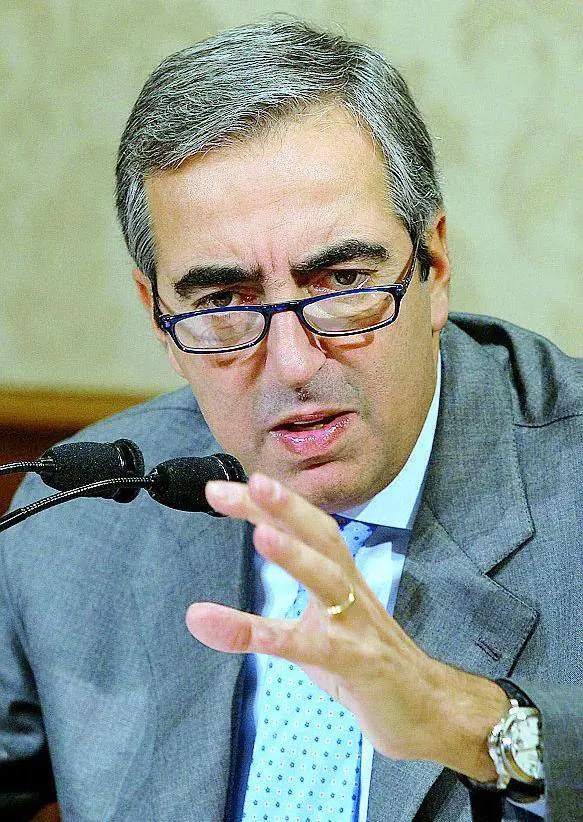 Gasparri "minaccia" le dimissioni di massa