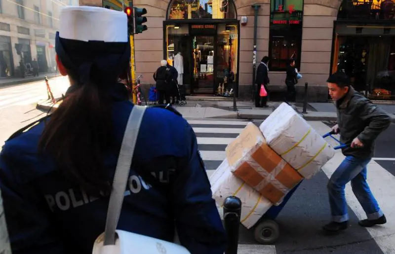 Computer e giochi vietati Sequestro da sette milioni nel cuore di Chinatown