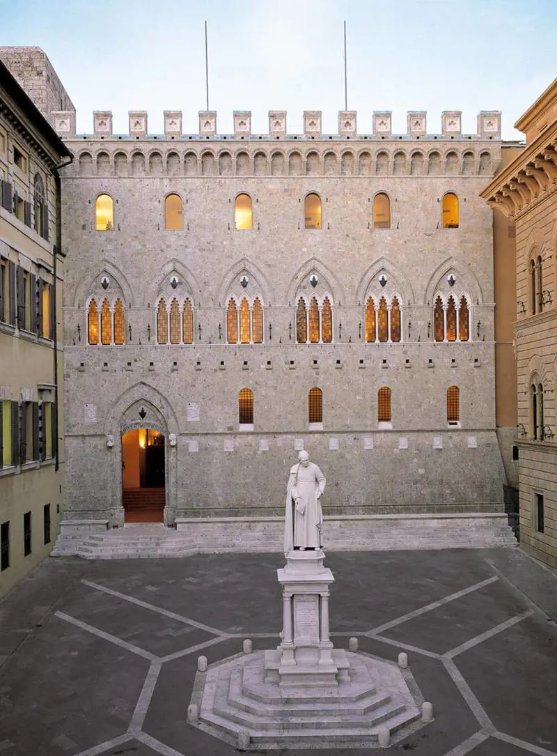 Siena orfana della politica si divide sul futuro di Mps